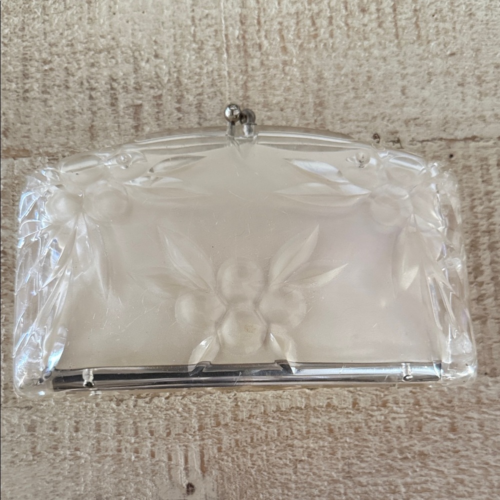 1950 Clear Lucite clutch with rhinestone detail and carved floral design - Picture 2 of 5
